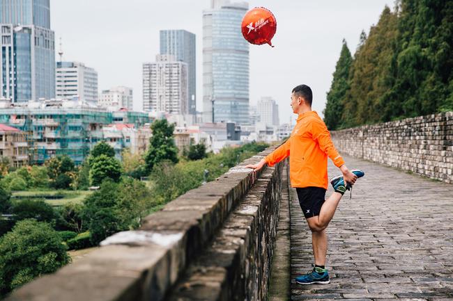 聚焦南马配速员关玮 他在跑上瘾的循环战中沦