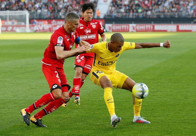 法甲-内马尔姆巴佩助铁卫双响 巴黎2-1绝杀领跑