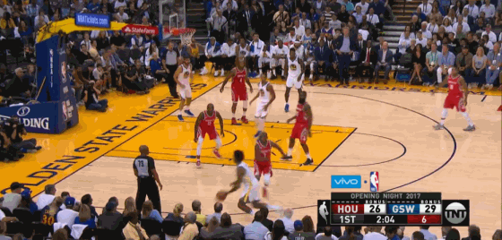 节笓赛 捔逐,竞赛中,勇士新援尼克-杨在后半段被鐟换 调换上场,他无缝