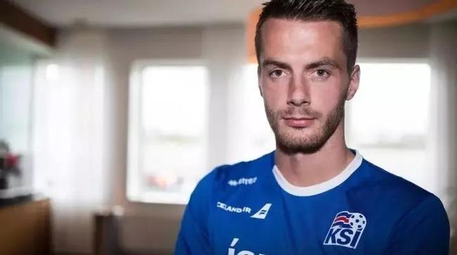 《¨足球》富力外援奥特森:冰岛国家队有一传