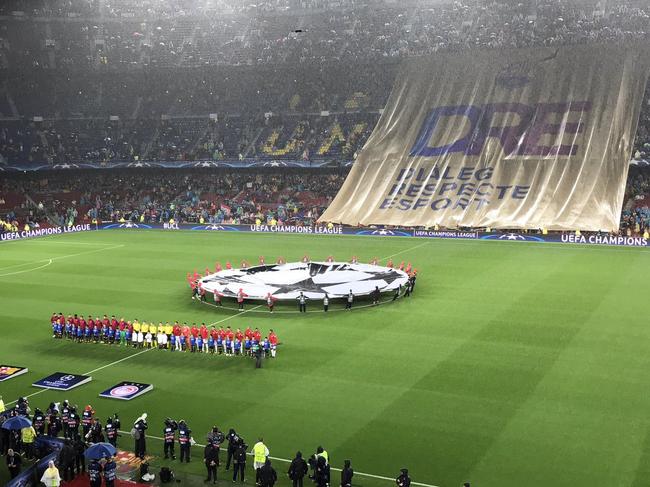 诺坎普tifo:对话,尊重,体育