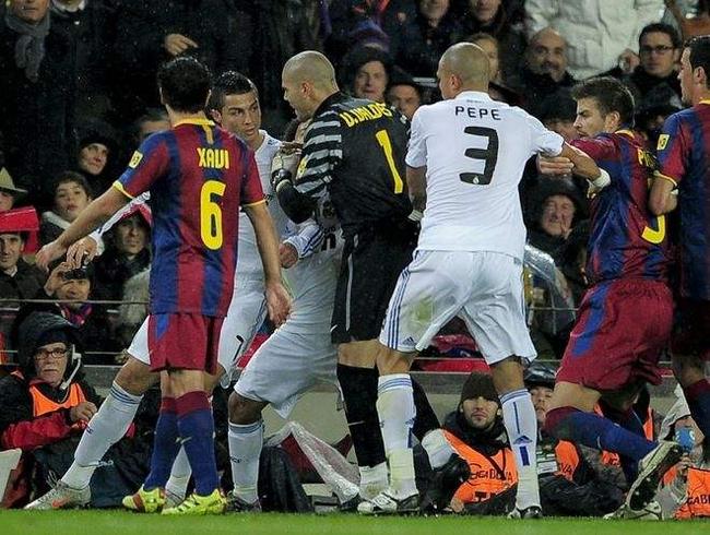 穆帅不容易!在皇马斗巅峰巴萨 在曼联斗巅峰曼