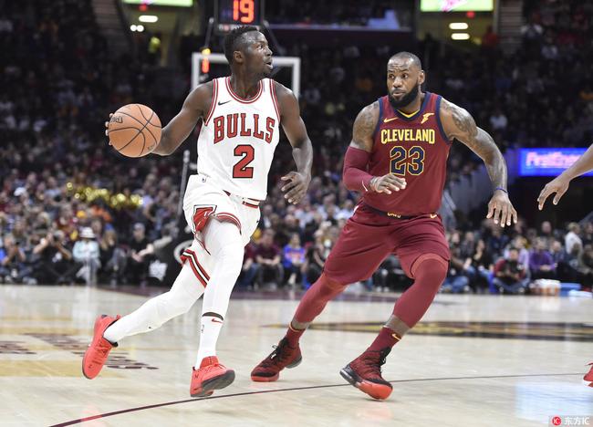【影片】嚇人！詹皇崴到腳踝直接倒地，讓人心里一驚！-黑特籃球-NBA新聞影音圖片分享社區