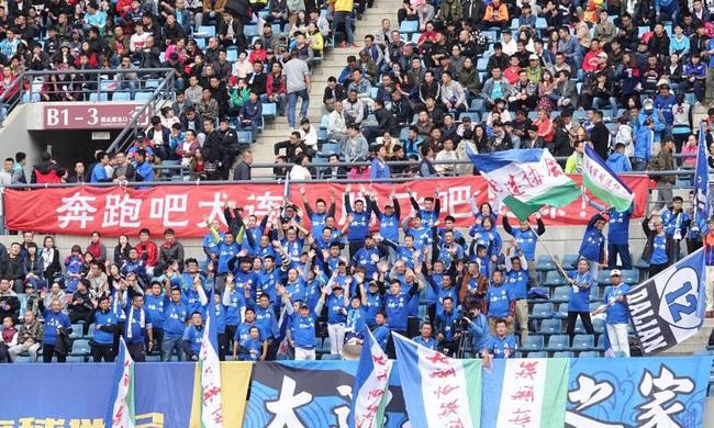 一方战容大门票全部赠送球迷 现场颁奖共庆胜