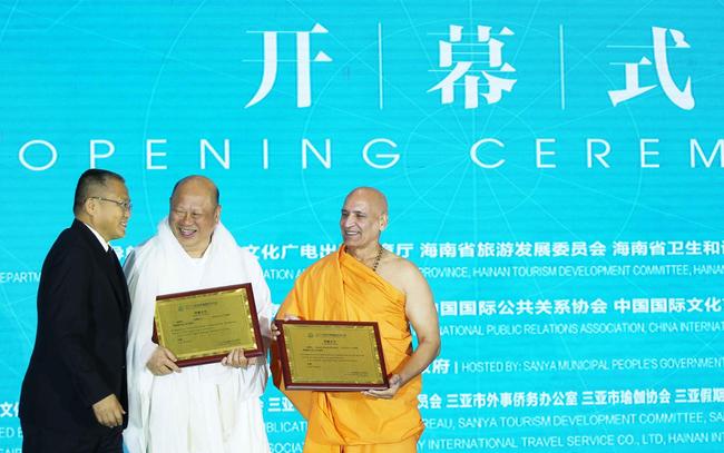 2017三亚世界瑜伽交流大会开幕 顶尖大师齐聚