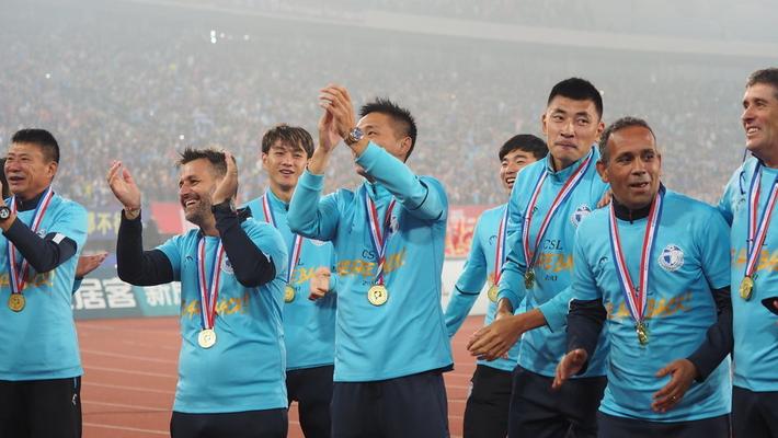 一方庆典仪式球员开心庆祝