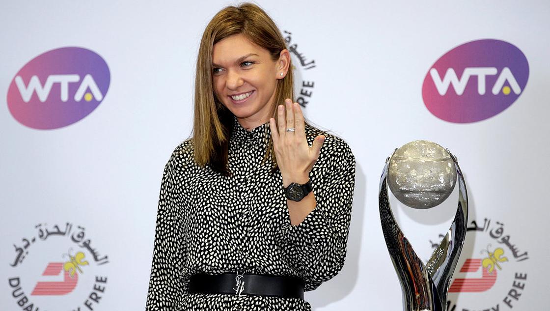 哈勒普领取年终NO.1奖杯