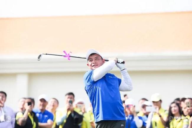 (中国运动员教育基金发起人 李小双先生)