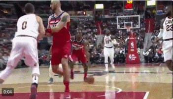 【影片】追魂大火鍋!墻哥突破一打三 無奈遭到詹皇遮天空中攔截!-黑特籃球-NBA新聞影音圖片分享社區