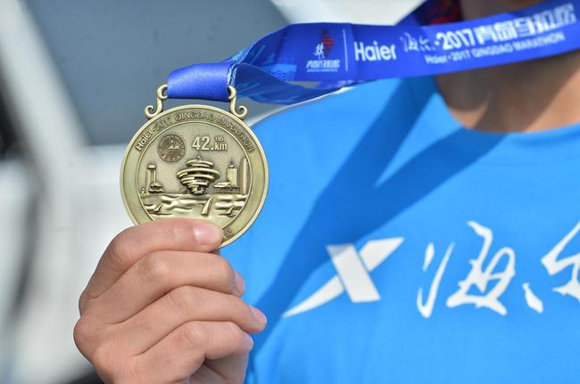 2017年青岛马拉松开跑 2万真跑者跑上瘾_跑步