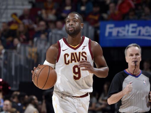 大火鍋送字母哥！後衛阻攻王依舊穩定 詹皇有他才安心（影）-黑特籃球-NBA新聞影音圖片分享社區