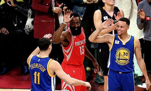 不止CBA 库里哈登也忙着藏球袜上的耐克商标