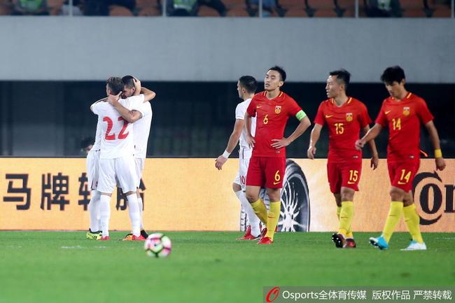 央视:对方很容易打到国足腹地 要看到全方位差距