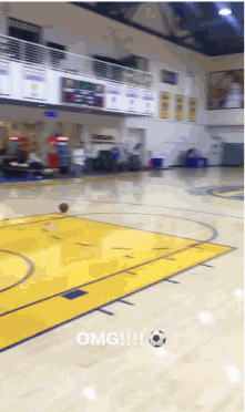 【影片】射術精準！Curry訓練時用腳射入超遠球！-Haters-黑特籃球NBA新聞影片圖片分享社區