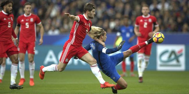 热身-吉鲁格子破门 姆巴佩助攻 法国4中框2-0胜