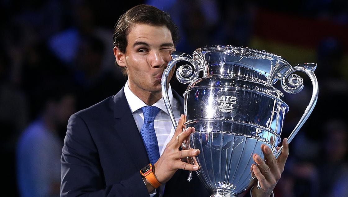 纳达尔领取年终第一奖杯