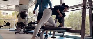 姚晨身材玲珑有致 健身大展曲线美