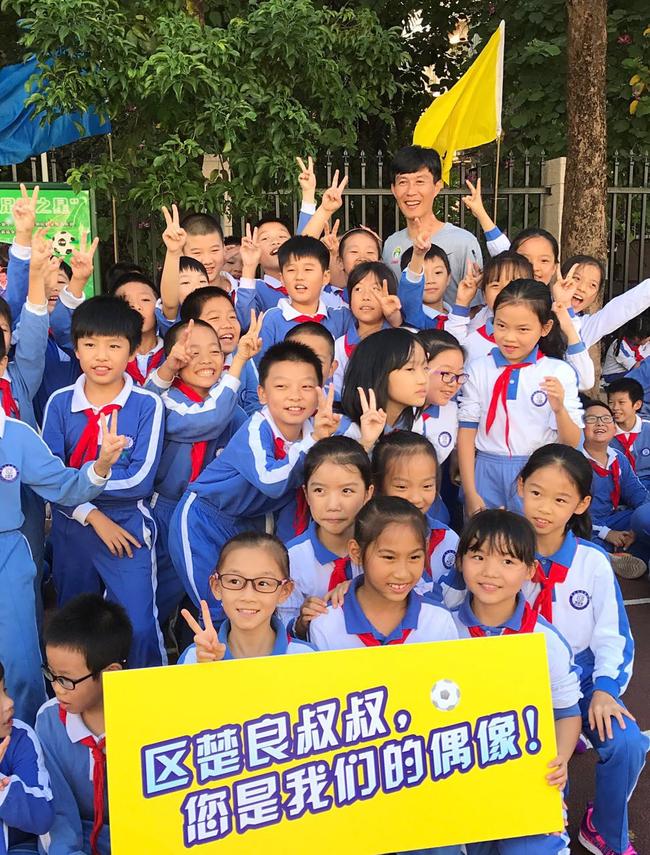 足球名宿辅导团走访深圳足球名校 现场辅导小