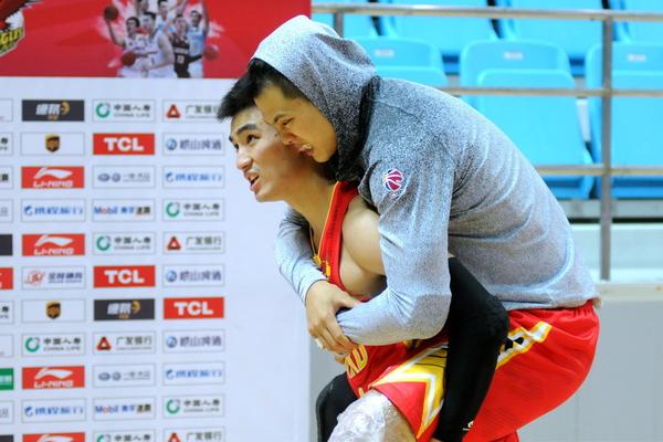 什么神仙？??哈利伯頓本季最后2分鐘扳平/反超球14中12 太離譜
