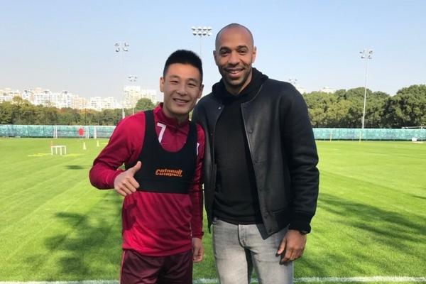 喬治：馬克西在賽后還會去進行力量訓練 這是偉大球員的做法