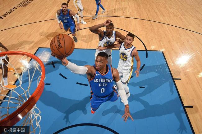 三巨头发飙威少准三双 雷霆主场发威大胜勇士