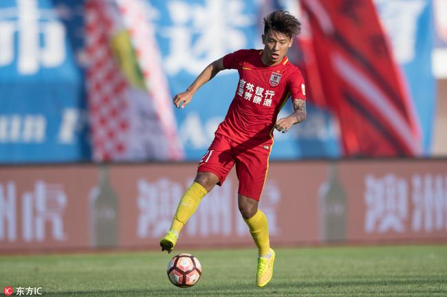 何超能否加盟恒大仍是未知数 恐面临权健的竞