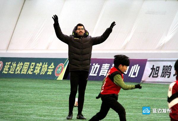 西班牙教练费尔明投入