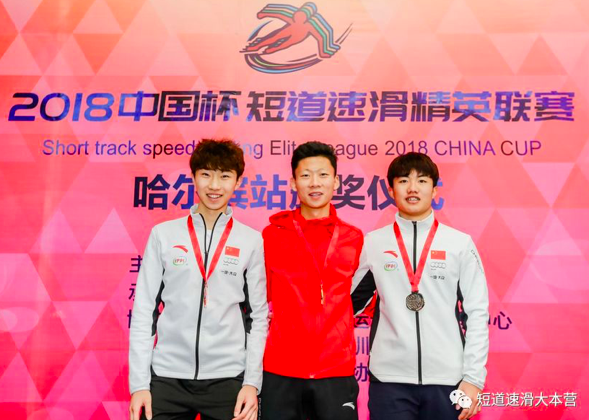 男子1000米金牌安凯（中）银牌李文龙（右）铜牌于松楠（左）