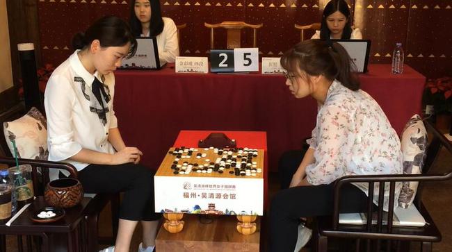 现场直播画面 两位棋手状态一直很紧张