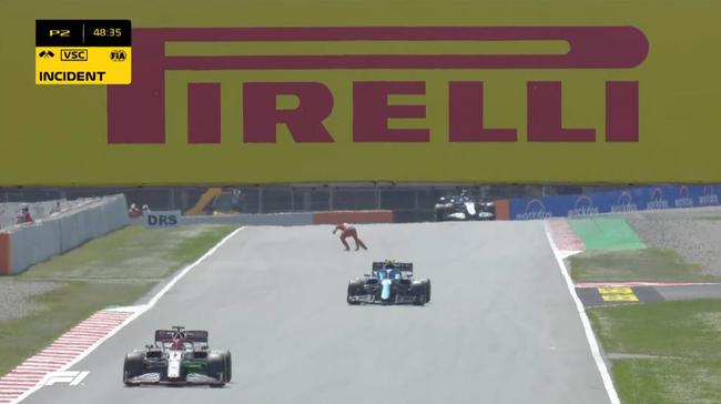 F1西班牙站FP2：梅奔包揽前二 维斯塔潘飞驰圈失误