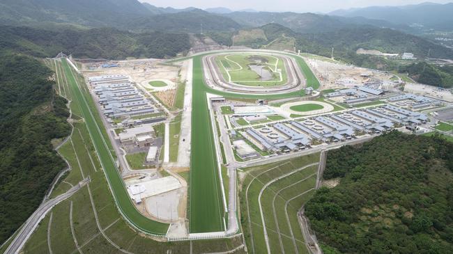从化马匹训练中心及将竣工,并于八月正式开幕