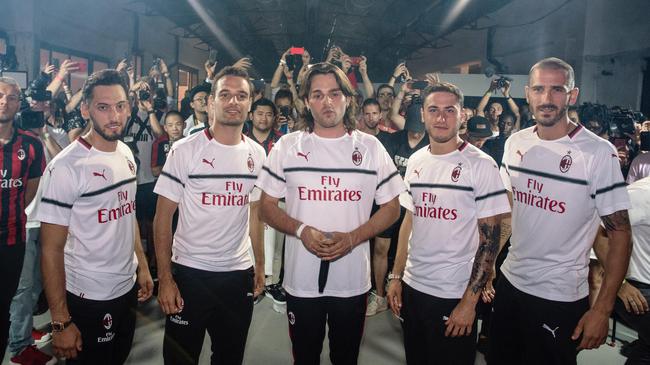 PUMA发布AC米兰足球俱乐部2018\/19全新客场