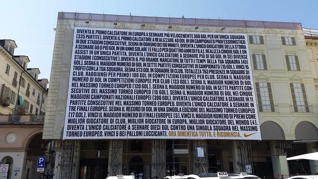 维托里奥威尼托广场巨型海报