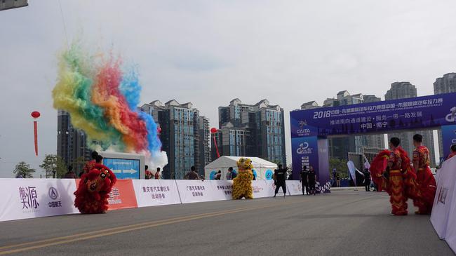 2018中国-东盟国际汽车拉力赛广西段发车仪式