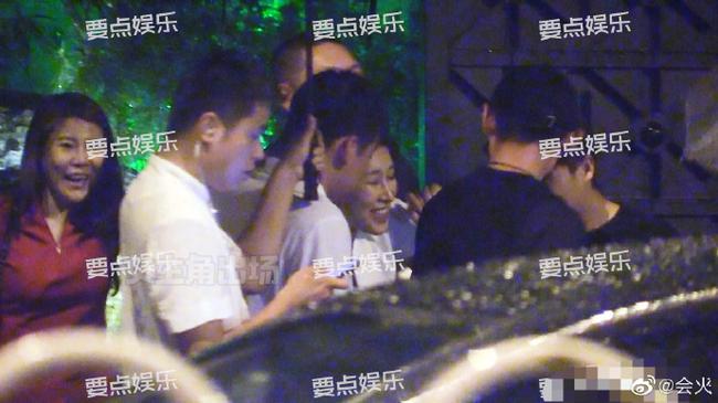 有网友正在北京奇逢张继科战一黑衣服女死