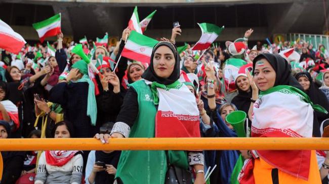 伊朗女性观战