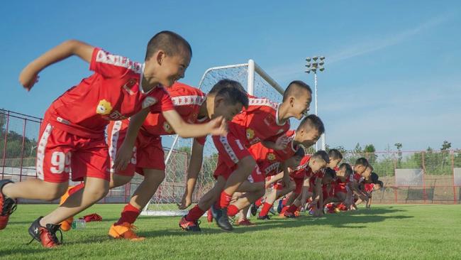 中国足球闪耀欧洲!这群9岁孩子让德国人叹服!