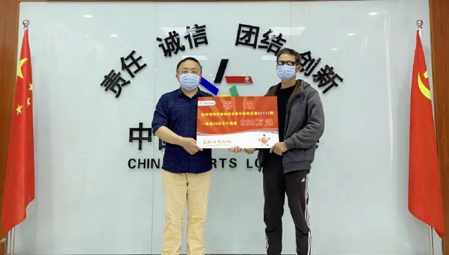 大奖得主兑奖