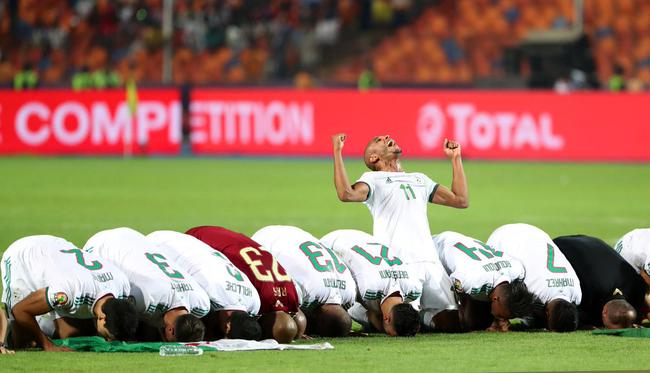 阿尔及利亚庆祝夺冠