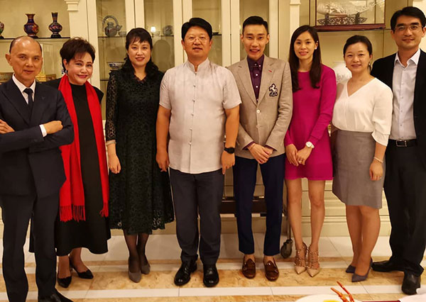 李宗伟夫妇与白天大使合影