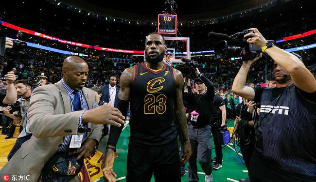 這次詹姆斯的身邊，沒有瓊斯了