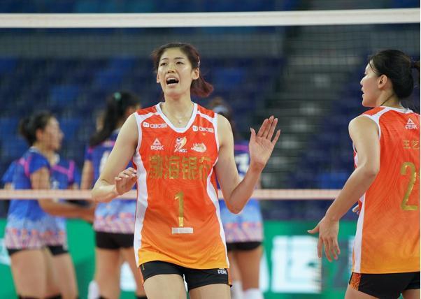 全运女排天津3-0广东夺6连胜 李盈莹手腕受伤离场