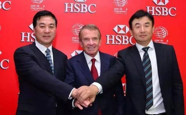 2013年汇丰冠军赛,(左首)张小宁、芬臣、孙立平一路宣布美巡中国赛的诞生
