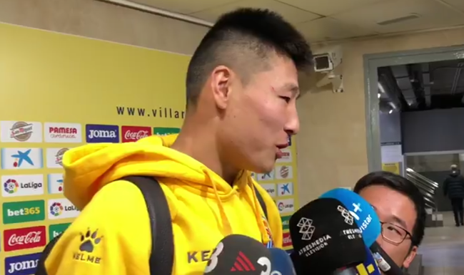 武磊接受赛后采访