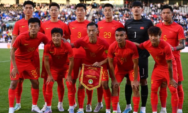 国足近2年战绩：5胜4平6负上次赢球是2021年赢越南