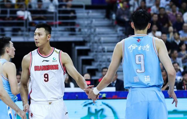 广东男篮和新疆男篮排名积分榜前两位