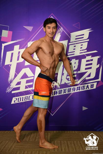 大学生获新浪健美大赛最高人气奖〔¨训练〕 