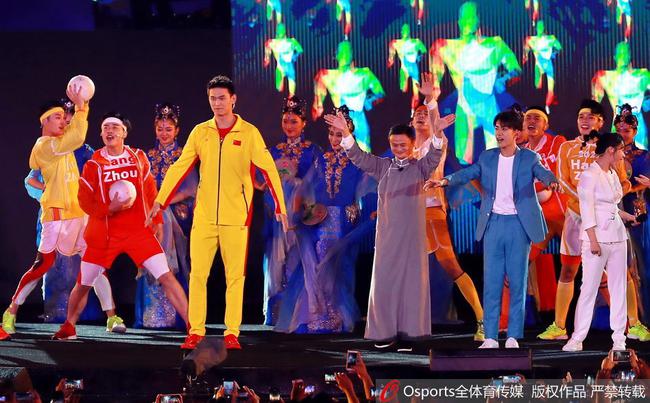 2018年亚运会闭幕式，孙杨与马云，易烊千玺登台