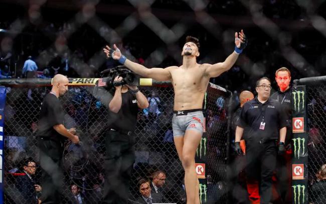 UFC格斗之夜170 乔尼-沃克尔对阵克雷洛夫