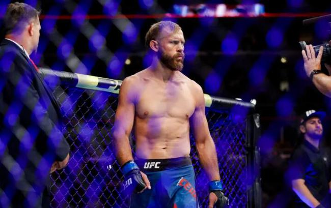 塞罗尼的教练认为麦格雷戈有威胁的武器只有他的左手重拳